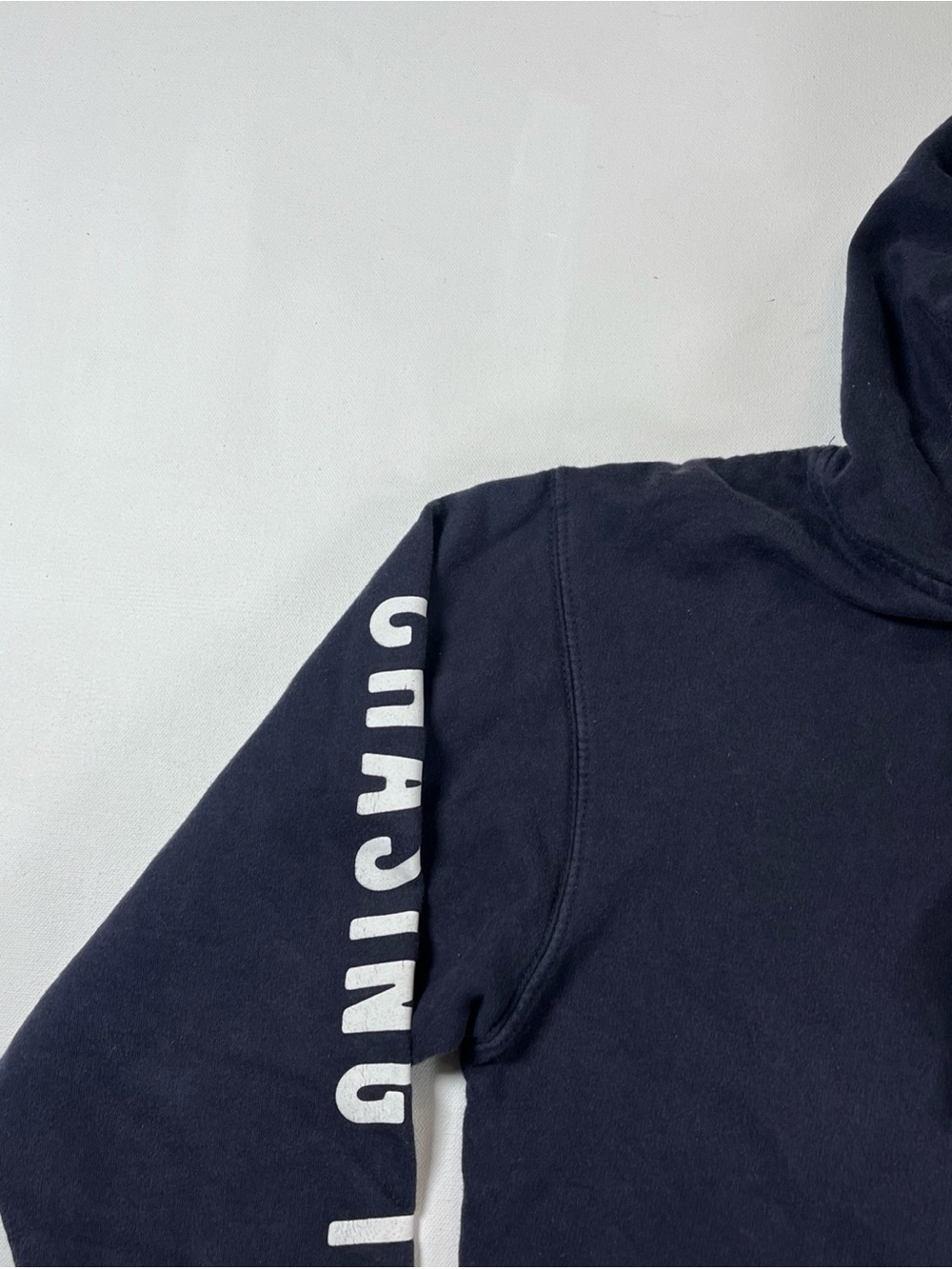 Salty Crew Chasing Tail Black Sweatshirt Hoodie Graphic Logo Fish Men’s S - Picture 8 of 13